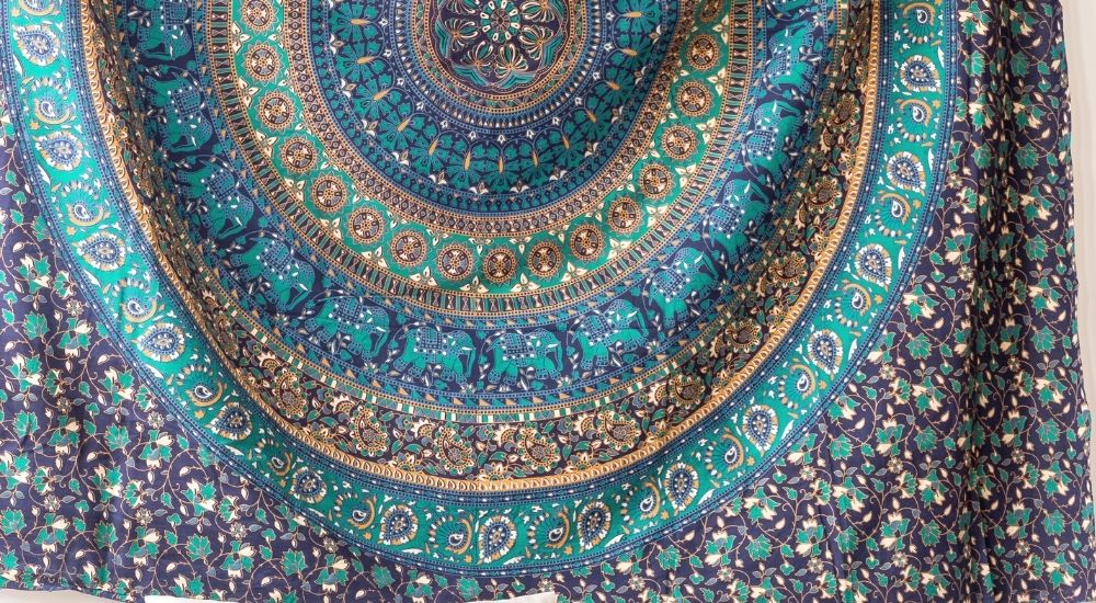 how-to-hang-a-tapestry-on-a-popcorn-ceiling-6-easy-steps